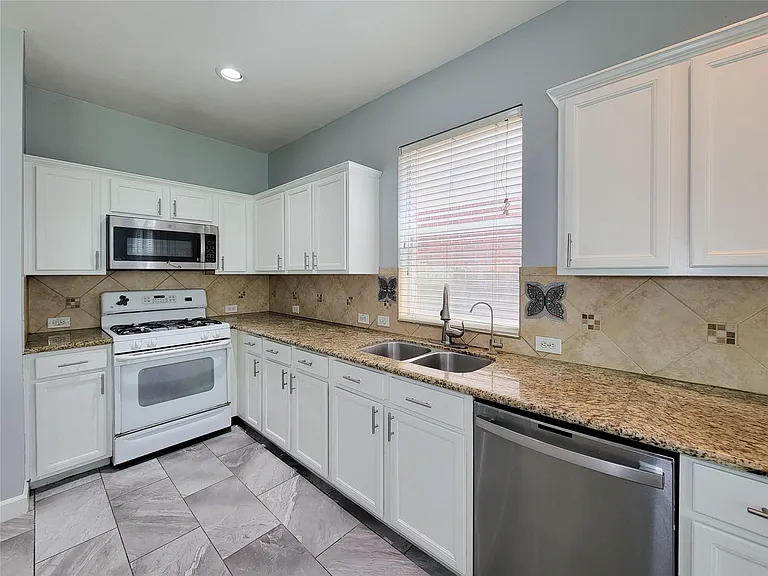7506 Boxwood Ridge Ln — Photo 17