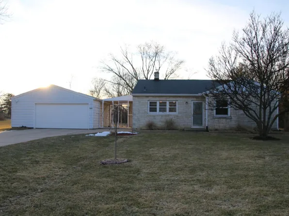 6165 S Martin Rd, New Berlin, WI 53146