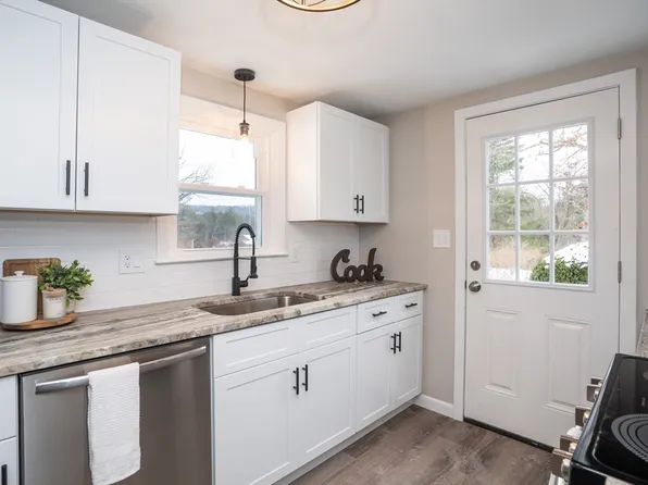 102 Baldwin Dr, Hampden, MA 01036