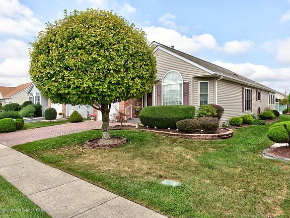 4th image of 84 Portsmouth Dr