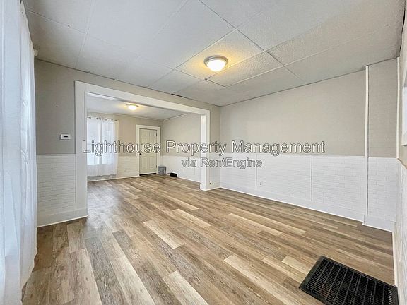 5th image of 836 W Grand Ave #836