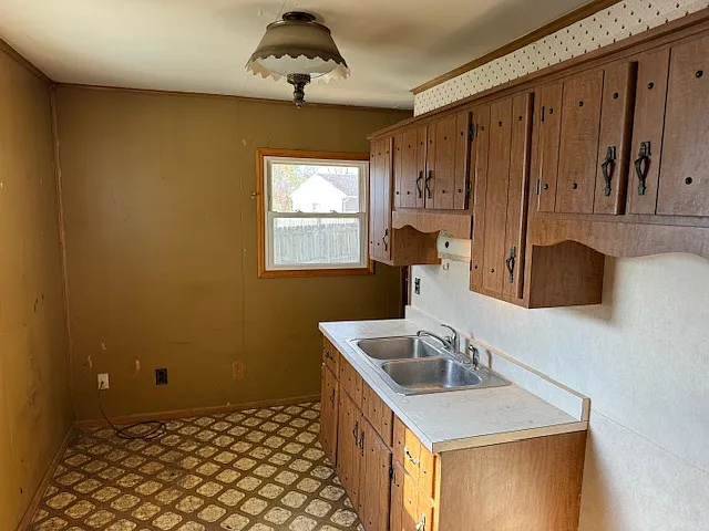 550 S Stadium Dr — Photo 4