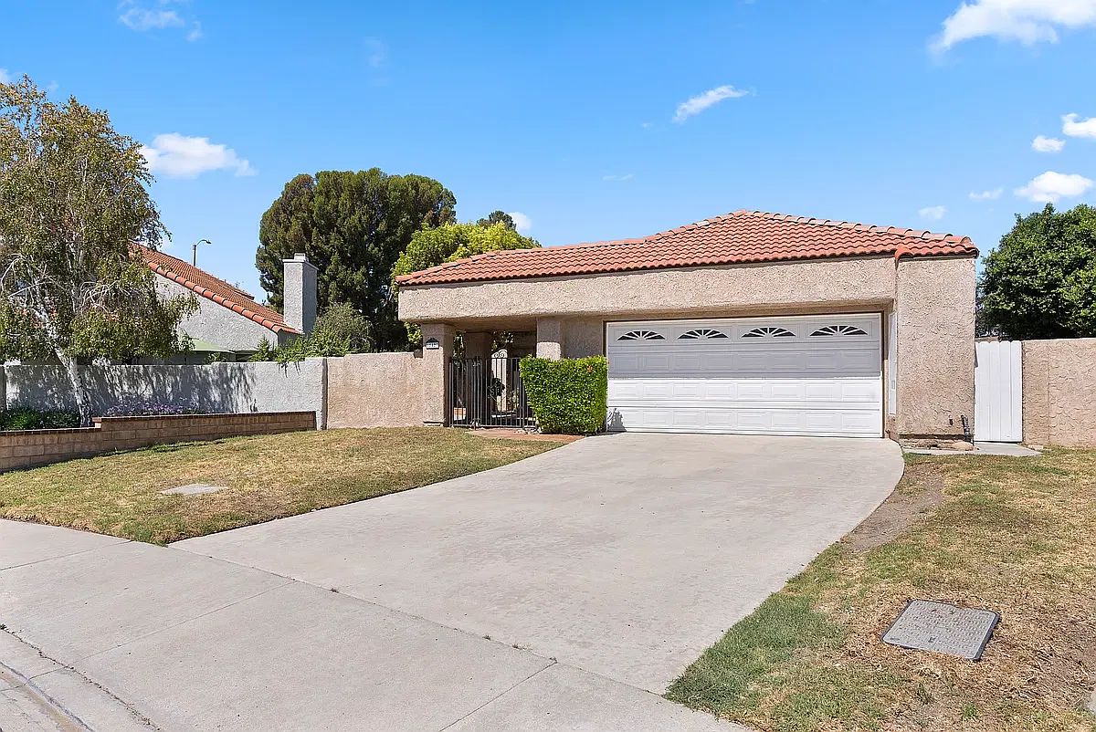 3 bed, 1356 sqft, $3,800 — Photo 3