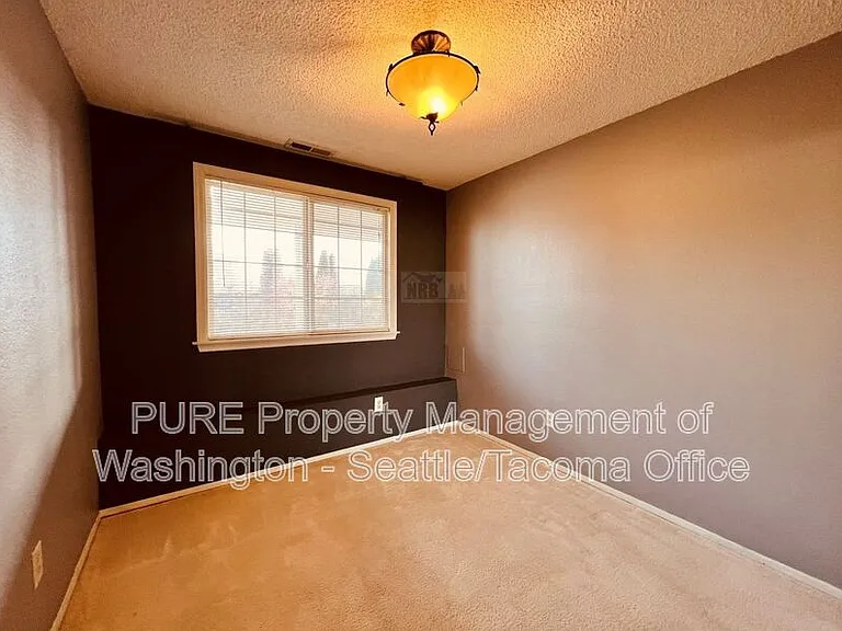 4215 N Vassault St #B — Photo 13