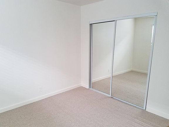 3rd image of 13449 Moorpark St APT E