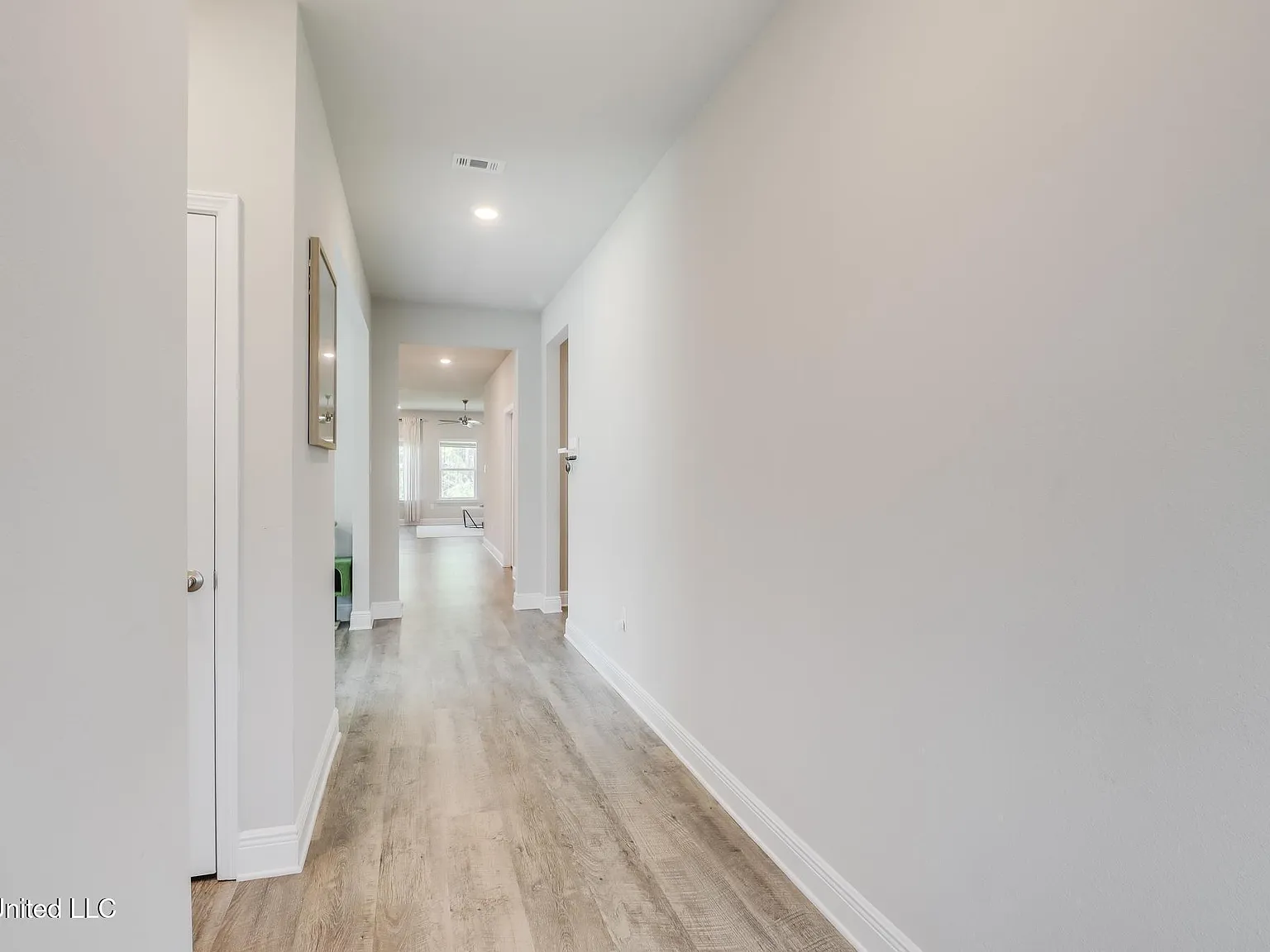 3 bed, 2.0 bath, 1936 sqft, $2,200 — Photo 2