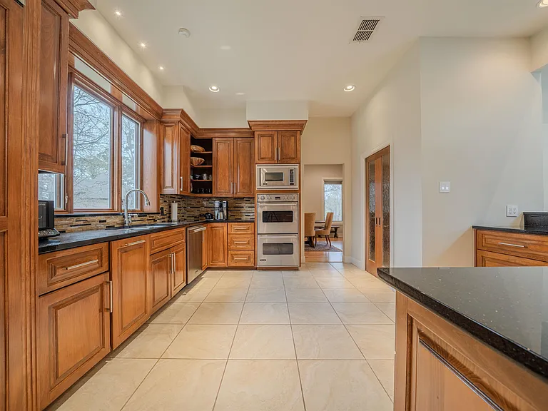 3 Lakeside Dr — Photo 12