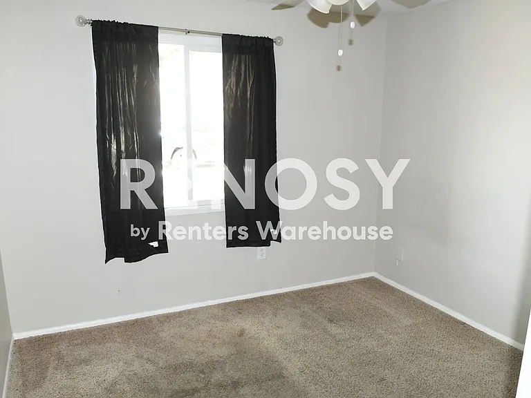 1550 W Pershing Ave — Photo 5