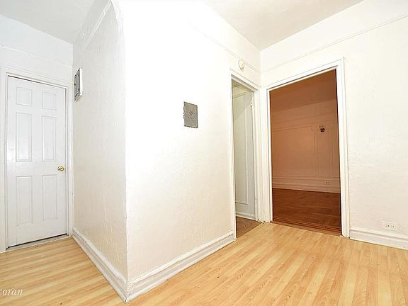 5th image of 655 Pelham Pkwy N APT 3P