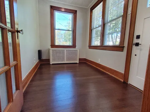 285 Born Street image 24 of 41