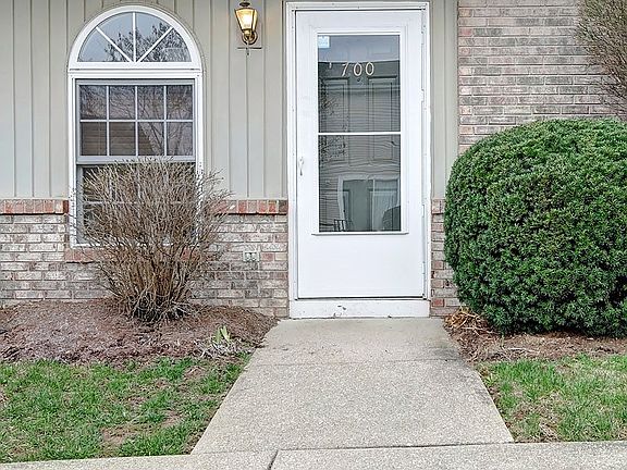 2nd image of 700 E Sherwood Hills Dr