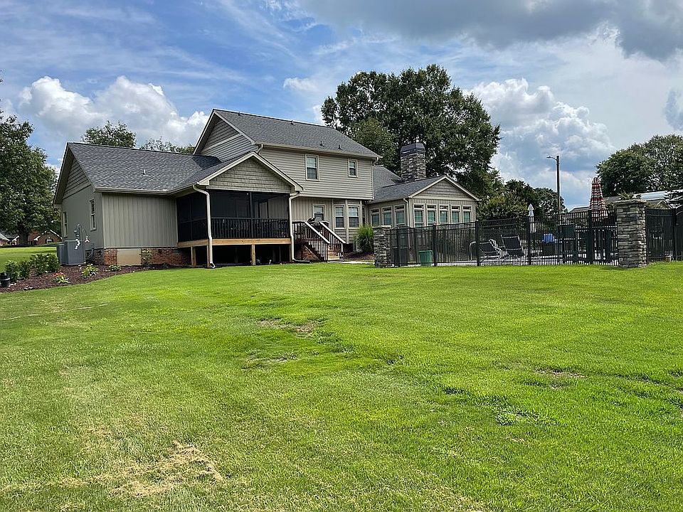 2nd image of 304 Clevy Bush Dr