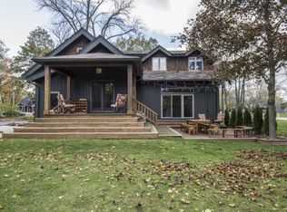 6936 N Yates Rd, Fox Pt, WI 53217