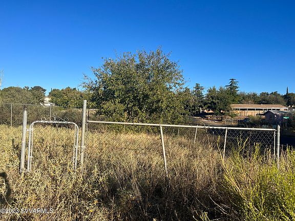 3rd image of 2740 S Pleasant Valley Drive