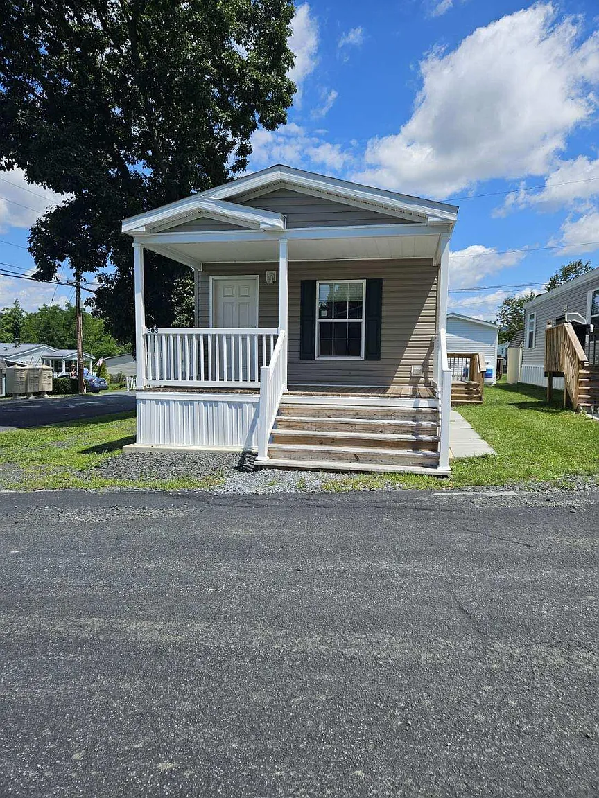 303 Scarlet Ln photo 1
