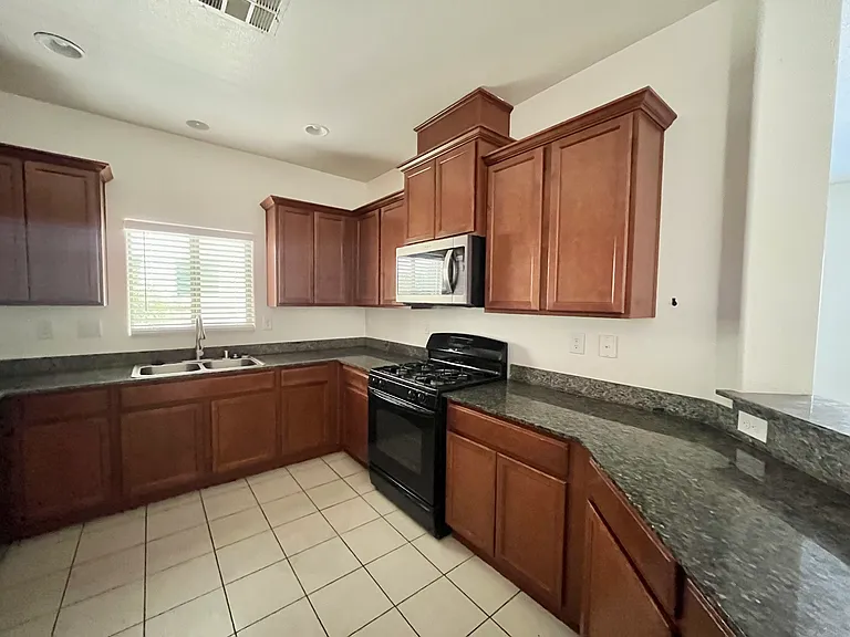 9493 Alma Ridge Ave — Photo 5