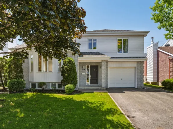 894 Rue Pesant, Laval, QC H7X 3M6