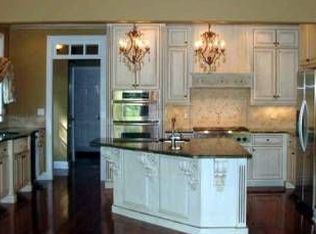 15 Estate Dr, Lima, OH
