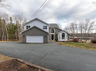 35 Longburn Dr, Halifax, NS B4B 1N4