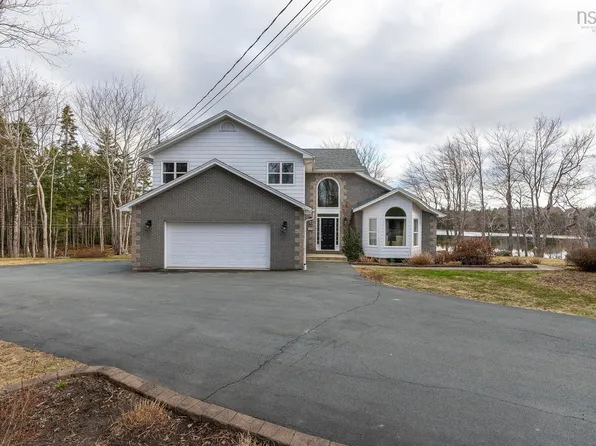 35 Longburn Dr, Halifax, NS B4B 1N4