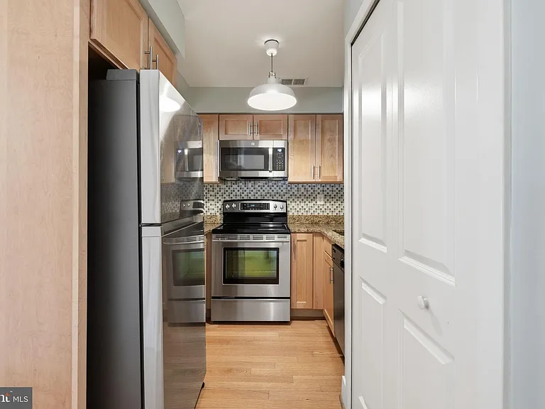 1413 11th St NW #A — Photo 6