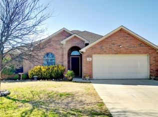706 Bayshore Dr, Mansfield, TX 76063
