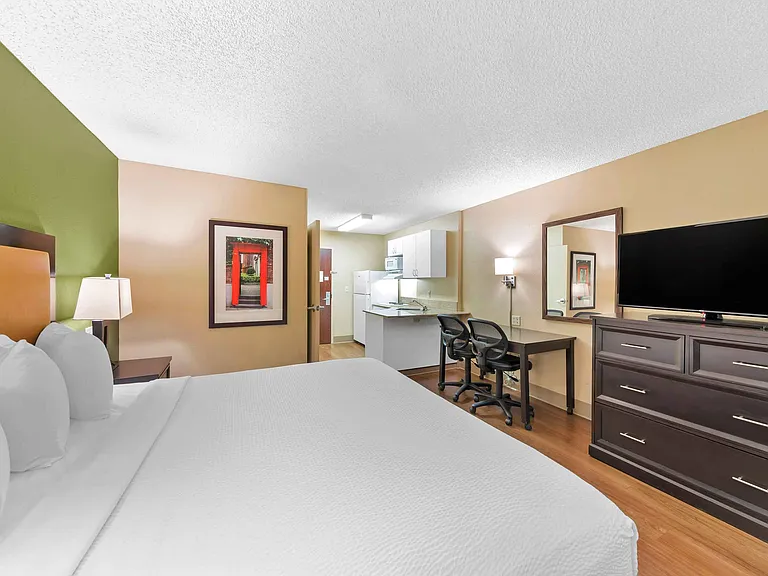 Studio Suite - 1 Queen Bed
