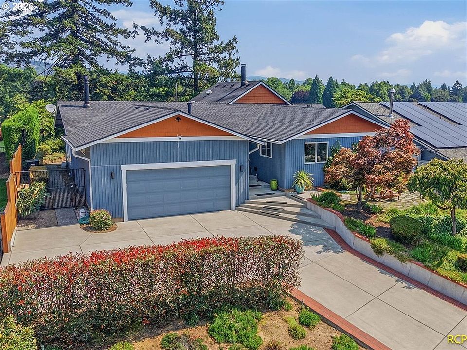 1st image of 20415 NE Interlachen Ln