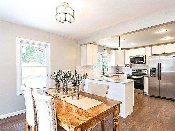 5th image of 405 Valeria Ct