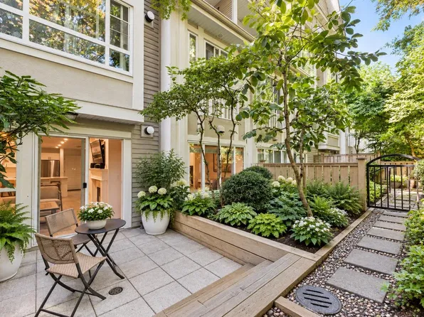 365 E 1st St #118, North Vancouver, BC V7L 4W5