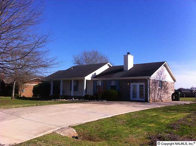 1st image of 131 Brookview Dr