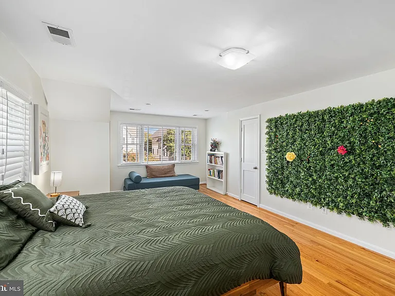1604 N Edgewood St — Photo 36