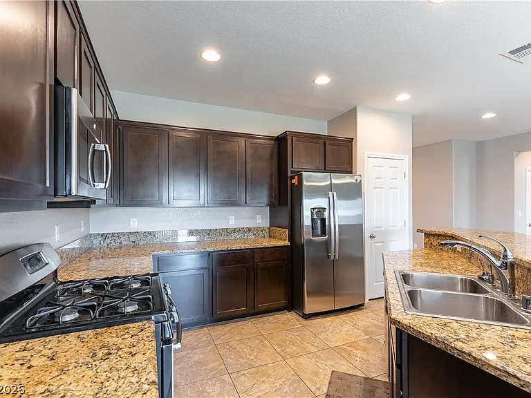 205 Dela Cruz Ave — Photo 9