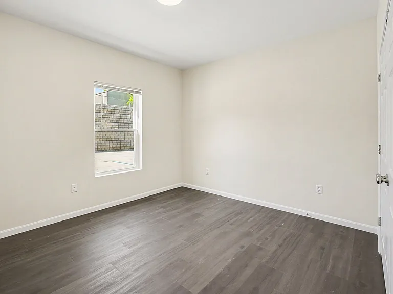 29 Warsaw Ave #1 — Photo 18