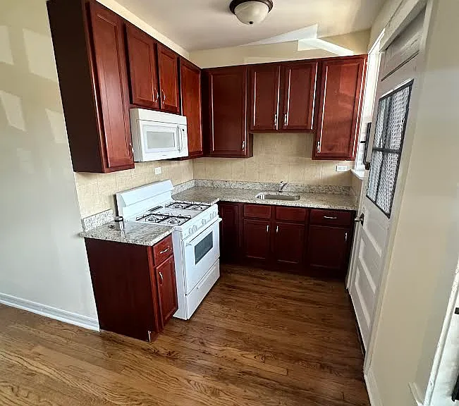 2661 N Spaulding Ave — Photo 10