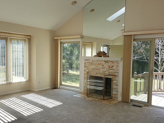 Great room w/ doorwalls to b