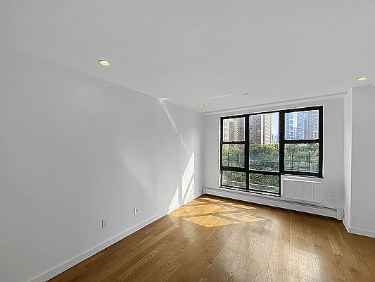 3rd image of 3 E 115th St APT 7B