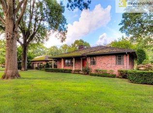 8525 Cherokee Ln, Leawood, KS 66206