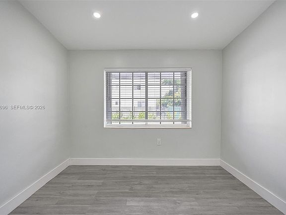 3rd image of 1085 NE 126th St APT 3