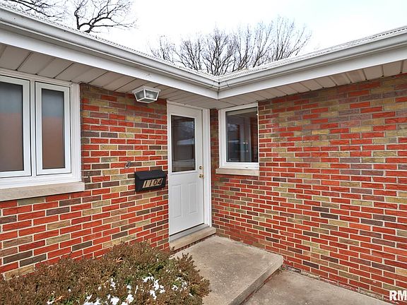 3rd image of 1104 N Bluffcrest Ct