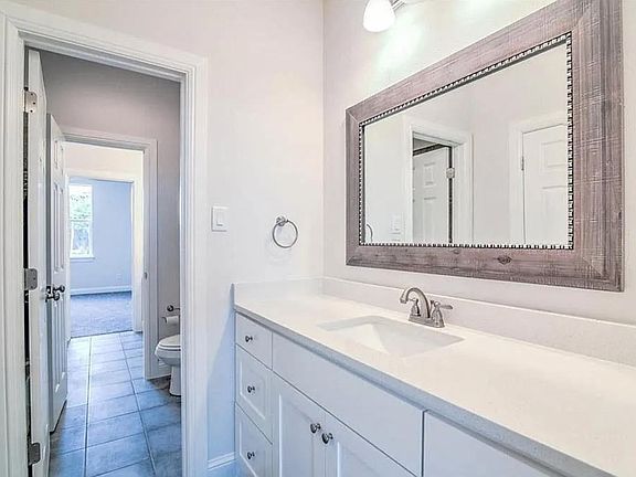 5th image of 1608 Country Club Dr