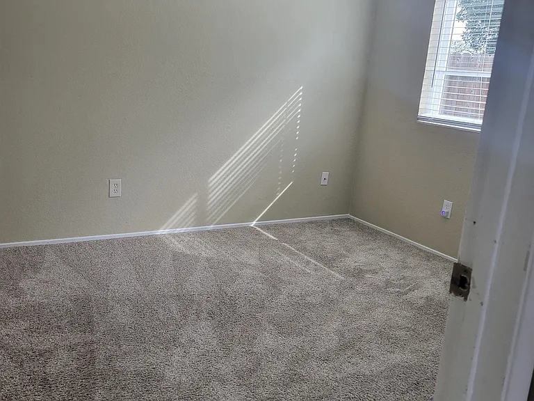 906 Coral Dr — Photo 10