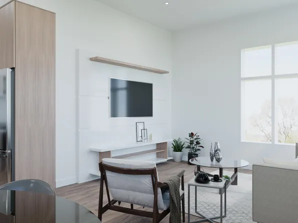 163 175a St #413, Surrey, BC V3Z 9T7