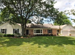 6111 N Wyndwood Dr, Crystal Lake, IL 60014