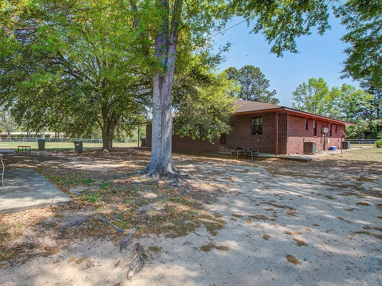Silkwood Apartments — Photo 1