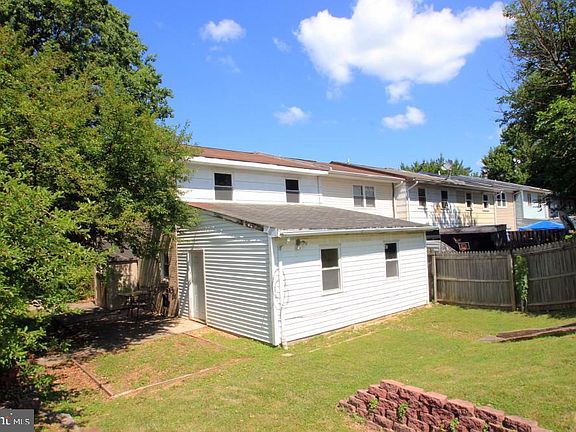 3rd image of 1002 Peach Orchard Ln