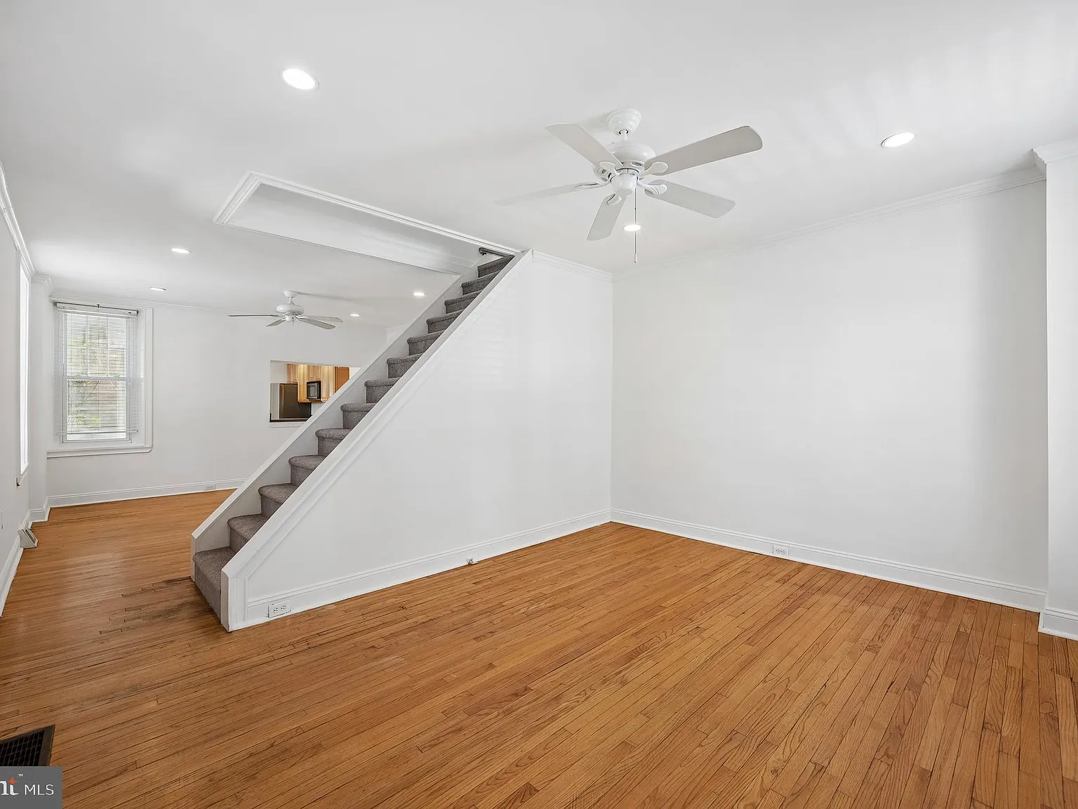 4 bed, 2.5 bath, 2200 sqft, $3,650 — Photo 3