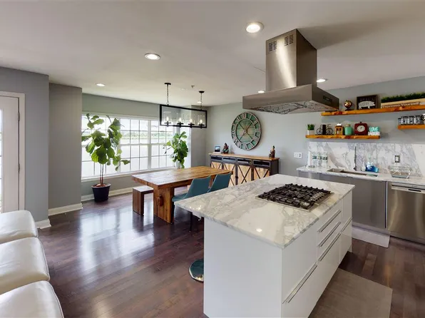 22 Mallard Pl, Secaucus, NJ 07094