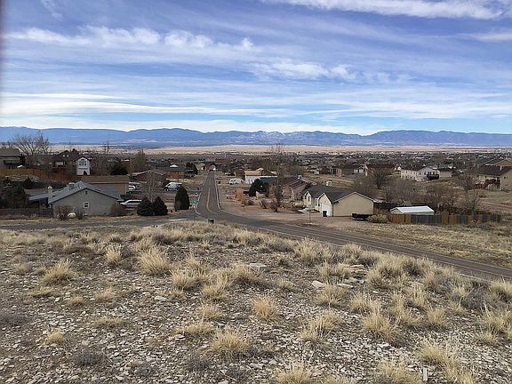 3rd image of 805 S Acorn Ct