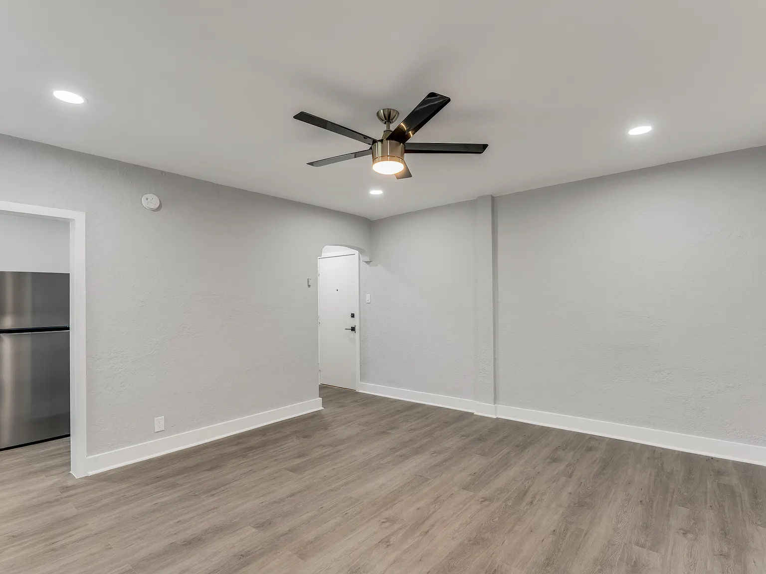 1 bed, 800 sqft, $1,345 — Photo 2
